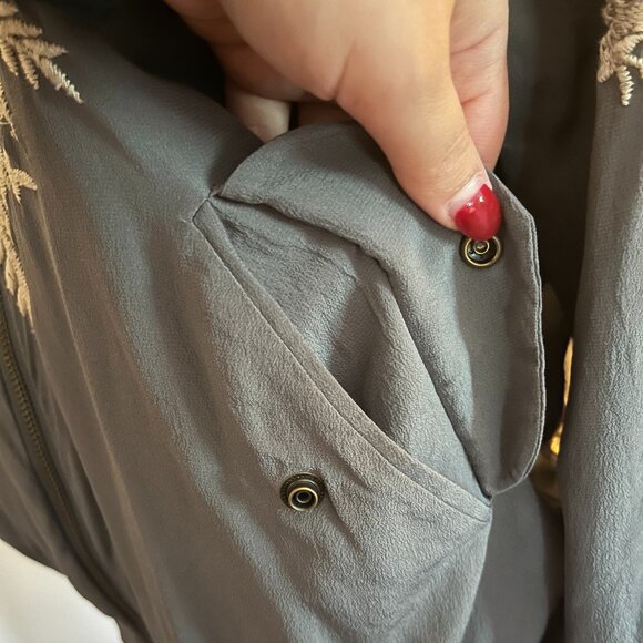 Johnny Was Grey Silk Bomber Jacket with White Floral Embroidery EUC - Picture 7 of 13